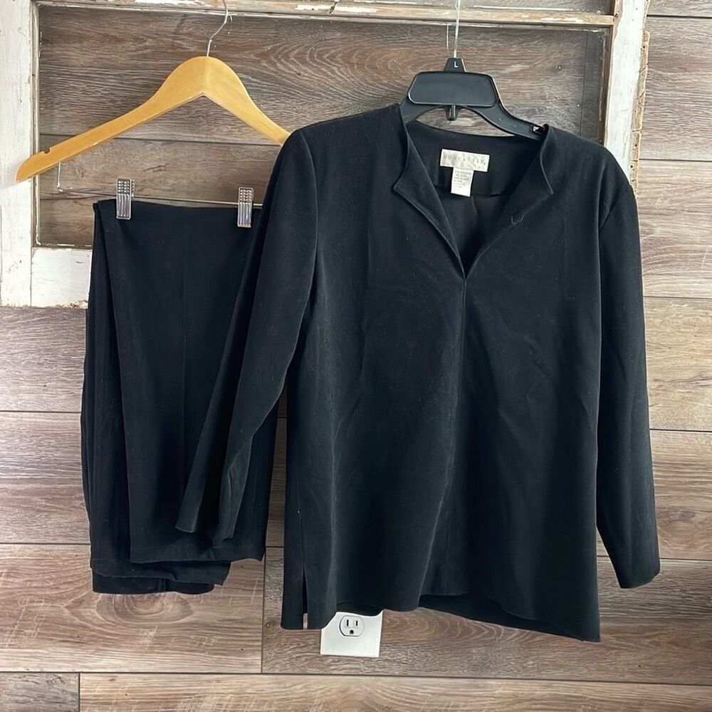 DON CASTER Vintage 2 pc Velvelty Suedelike Pantsuit Black Size 8 Petite